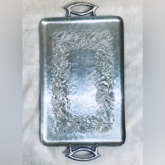 Everlast Silver Hammered Aluminum Tray - Picture 1 of 4